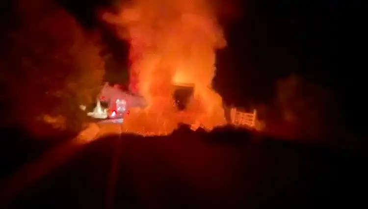 Seyir Halindeki Kamyonet Alev Alev Yandı: Korku Dolu Anlar