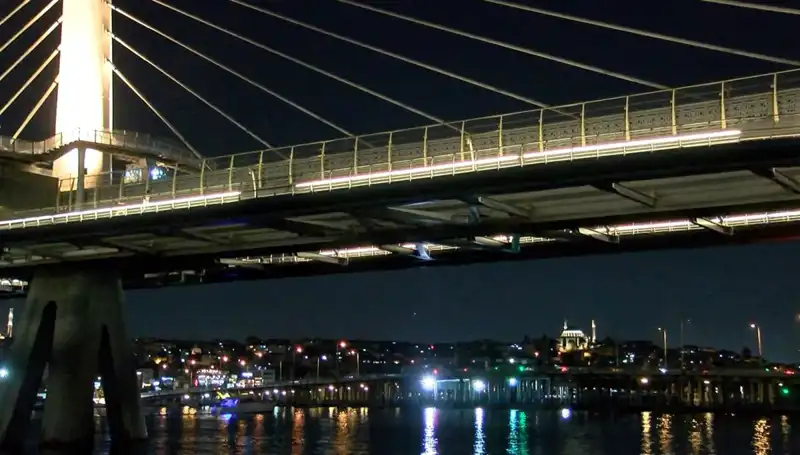 Metro Köprüsünden Denize Düşen Kişinin Arama Çalışmaları Sürüyor
