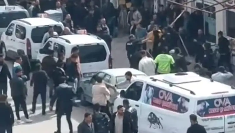 Erciş'te Taşlı Sopalı Kavga: 7 Gözaltı, Olay Yerinde Tansiyon Yükseldi