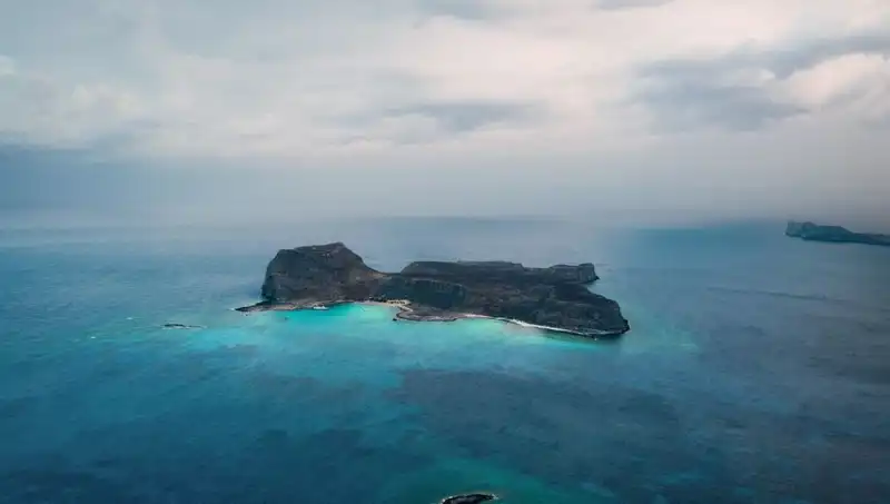 Okyanusta Bir Gece: Kayıp Sörfçünün Mucizevi Kurtuluş Hikayesi