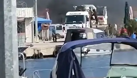 Tuzla'daki Balıkçı Barınağında Neden Lastik Yangını Çıktı?