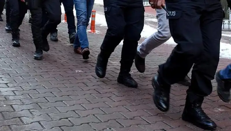 Antalya'da Silah Kaçakçılarına Büyük Operasyon: Gözaltılar Var!