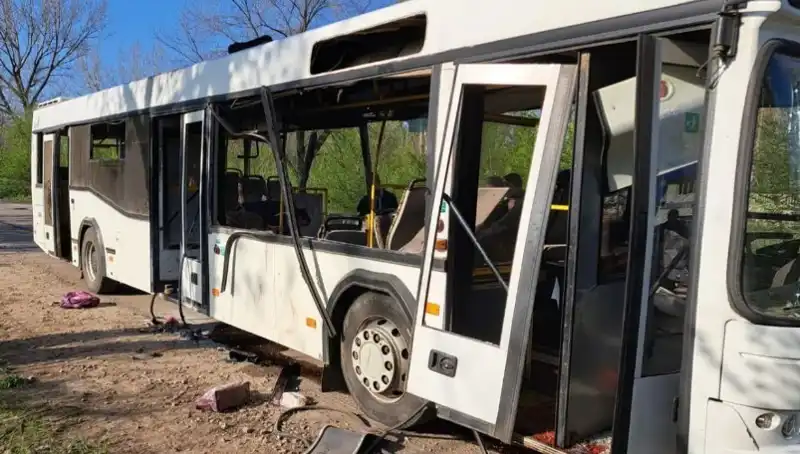 Rus Saldırısında İşçileri Taşıyan Otobüs Hedef Alındı: 9 Ölü, Onlarca Yaralı!