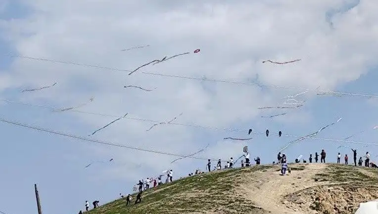 Uçurtma Şöleni: Renklerin Dansı Gökyüzünü Sarmaladı