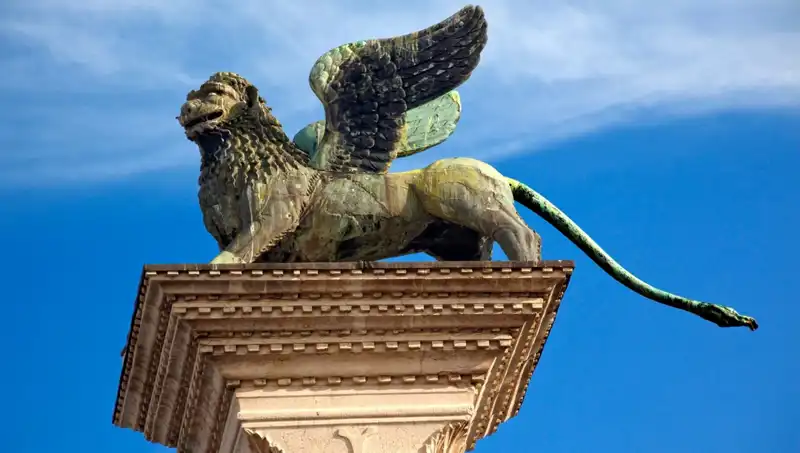 Dünyaca Ünlü Heykelin Gerçek Kimliği: "Çin Malı" Olarak Açıklandı