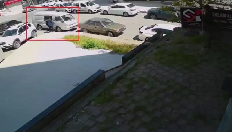 Aracını Çalmak İsteyen Hırsızı Suçüstü Yakalama Hikayesi