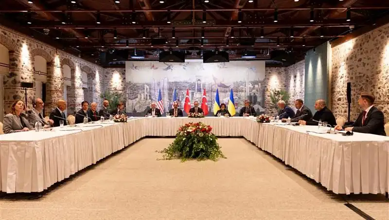 Barış Masasında Kritik Gün: Üçlü Toplantı Çözüm Yolu Arıyor