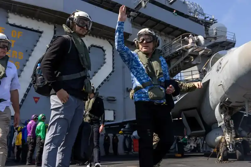 Umman'daki Müzakereler Sonrası ABD Savaş Gemisi Ziyareti: Stratejik Bir Adım