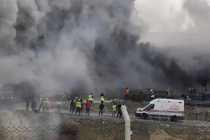 Esenyurt'ta Dehşet Anları: İşçi Konteynerleri Alev Alev Yandı!