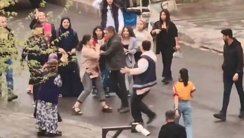 Adliye Önünde Tekme ve Yumruklarla Dolu Kavga: Neler Oldu?