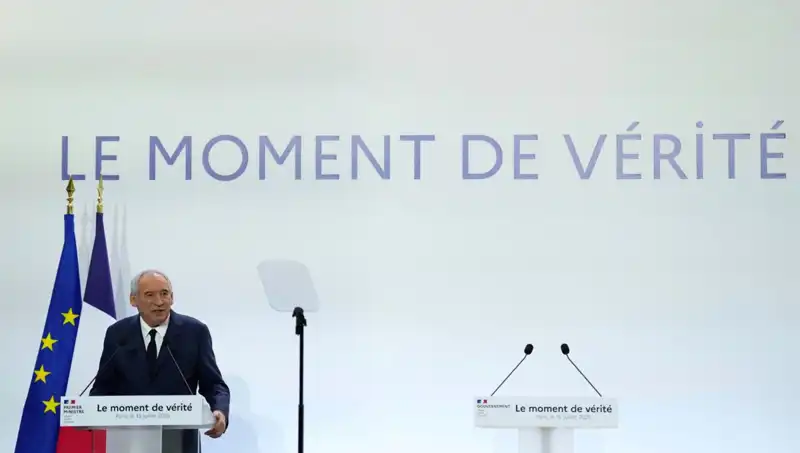 Fransa, Bütçe Açığını Kapatmak İçin 2 Resmi Tatili Kaldırma Yolunda