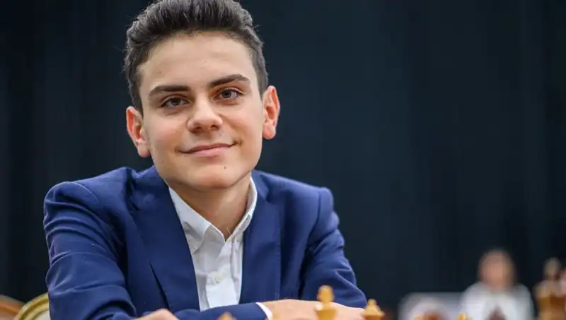 16 Yaşındaki Türk Genç, Dünya Şampiyonunu Yenerek Tarih Yazdı!