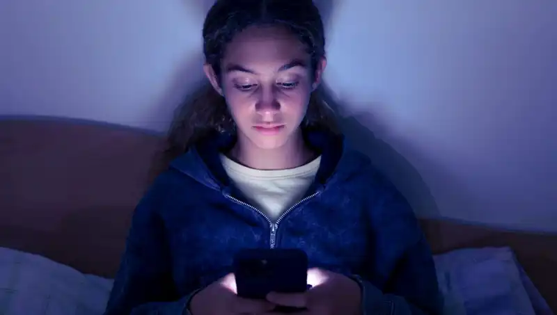 Ergenler Arasında Yaygınlaşan Tehlikeli Sosyal Medya Trendleri ve Sonuçları