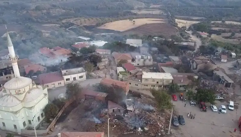 Çanakkale'de Orman Yangını: Havadan Görüntülenen Korkunç Manzaralar