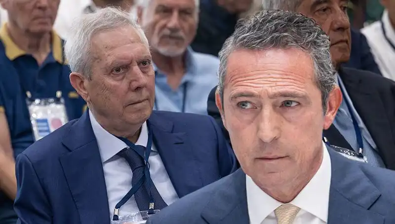 Fenerbahçe Divan Kurulu’nda Aziz Yıldırım’ın Adaylık Açıklaması Şok Etkisi Yarattı