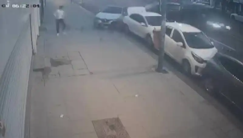 Direksiyon Kontrolünü Kaybeden Araç, Park Halindeki Araçlara Çarptı!