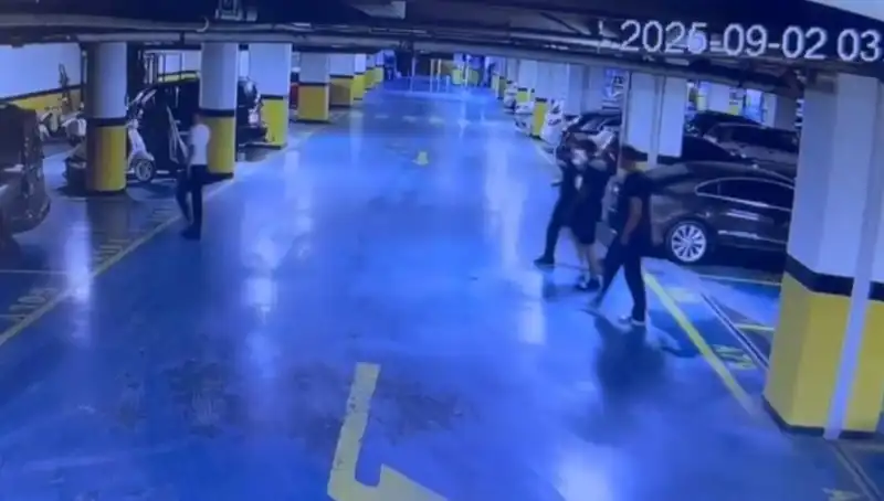 İzmir'de Tekstilci İş İnsanı Kaçırıldı: Bağcılar'da Fidye Peşinde 15 Milyon Lira!