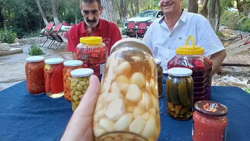 Araban Sarımsağı İle Hazırlanan Turşu: Şifa ve Lezzetin Buluştuğu Nokta