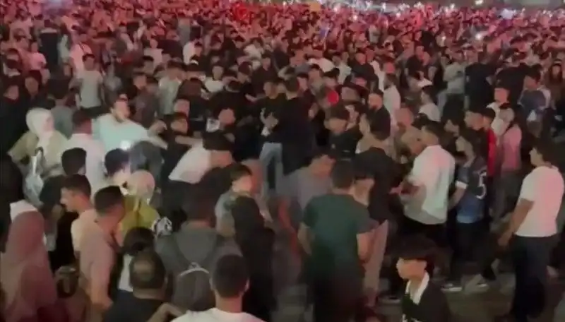 Konser Alanında Çıkan Bıçaklı Kavga: Üç Kişi Yaralandı
