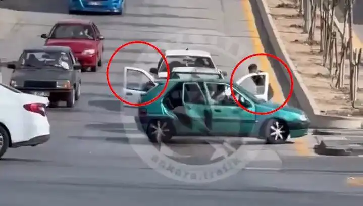 Trafikte Kılıç ve Bıçaklarla Saldırı: Şok Eden Gözaltı Operasyonu