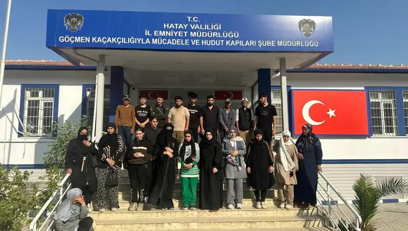 Minibüste 24 Göçmen Yakalandı: Kaçış Yolu Mu Tehlikeye Girdi?
