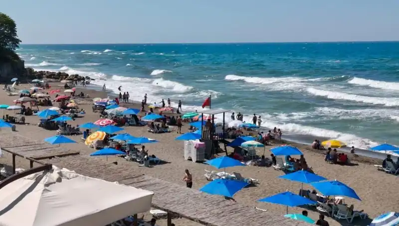 Akçakoca'da Deniz Yasağı: Nedenleri ve Etkileri Neler?