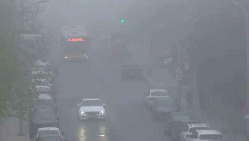 İstanbul'da Görüş Mesafesini Düşüren Şiddetli Sis Alarmı!