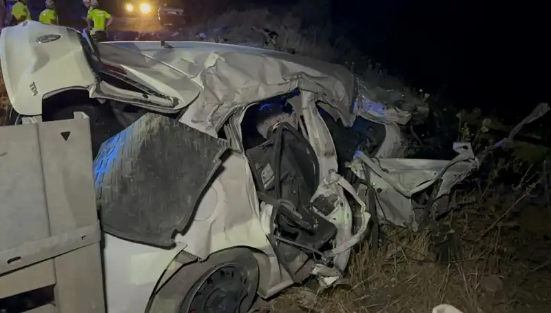 Ters Şeride Giren Otomobil, Tankerle Çarpıştı: 1 Ölü, 2 Yaralı