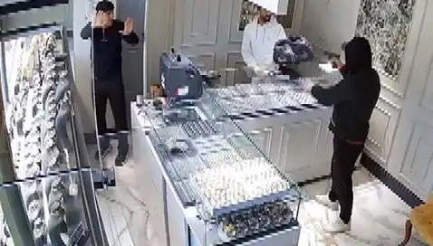 Bursa'da Kuyumcuya Soygun Girişimi: Korku Dolu Anlar Ortaya Çıktı