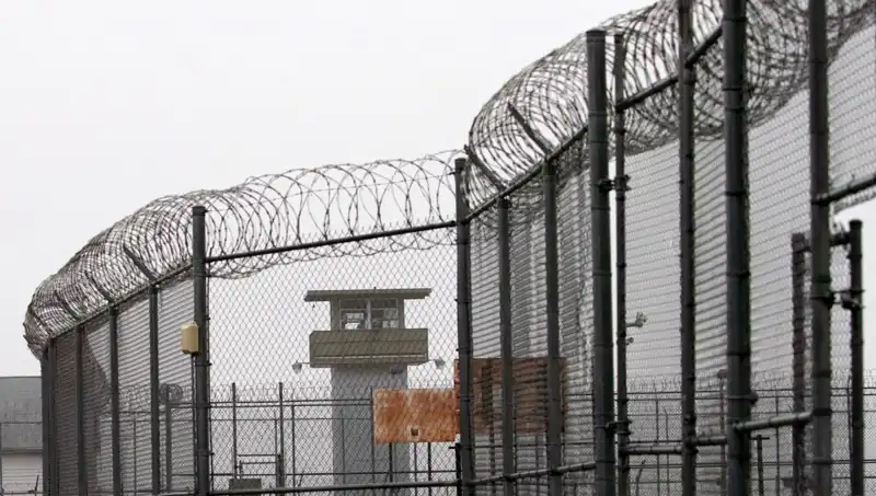 İngiltere'deki Hapishanede Kanserojen Gaz Paniği: Mahkumlar ve Personel Tehlikede!