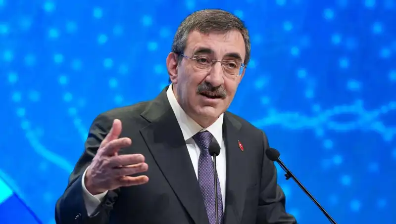 Cevdet Yılmaz: CHP Kurultayında İki Alternatifin Ciddiyeti Üzerine Açıklama