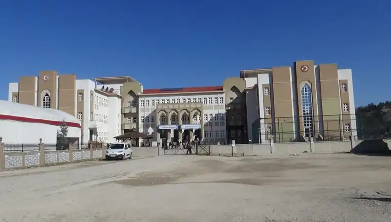 Ortaokulda Öğretmenden Öğrenciye Şiddet İddiası: Olayın Ardındaki Gerçekler