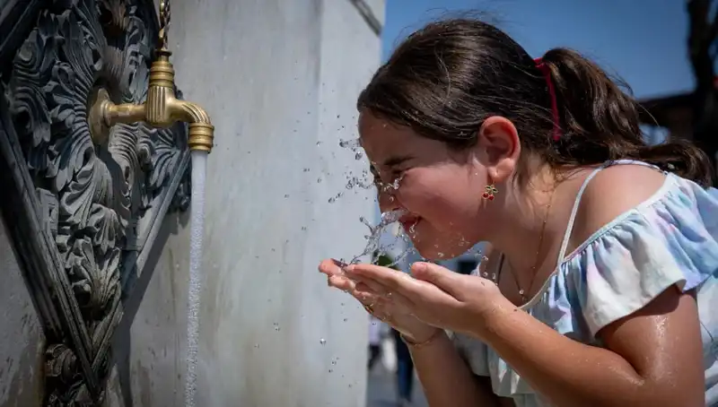 Türkiye'de 16 Şehirde Sıcaklık Rekoru: 40 Dereceyi Geçti!
