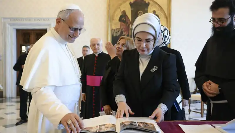 Emine Erdoğan ve Papa Leo, Gazze için Hayati Görüşme Gerçekleştirdi