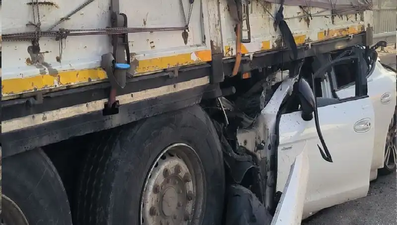 İkiz TIR Kaza Sonrası Arkadan Ok Gibi Saplandı: Şok Görüntüler