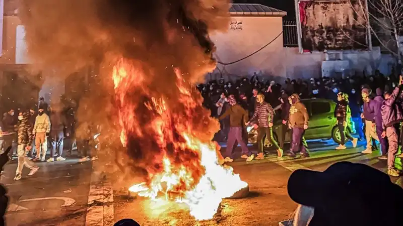 İran'daki Protestolar: Can Kaybı Neden 2 Bine Ulaştı?
