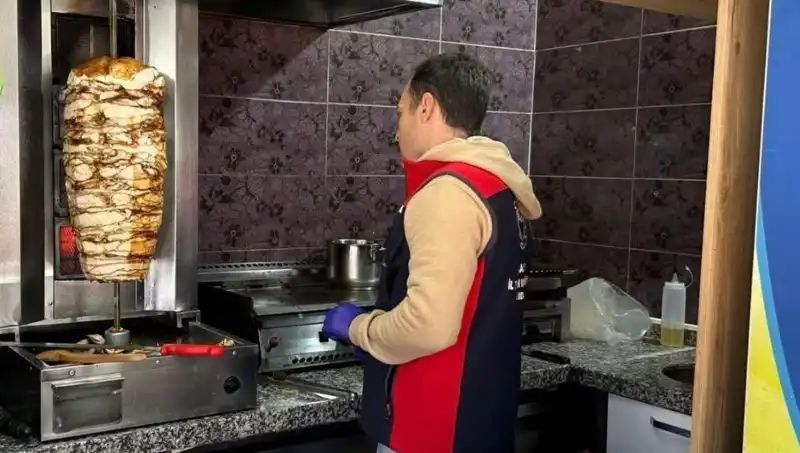 Tavuk Döner Alarmı: İşletmelere Baskınlar Artıyor!