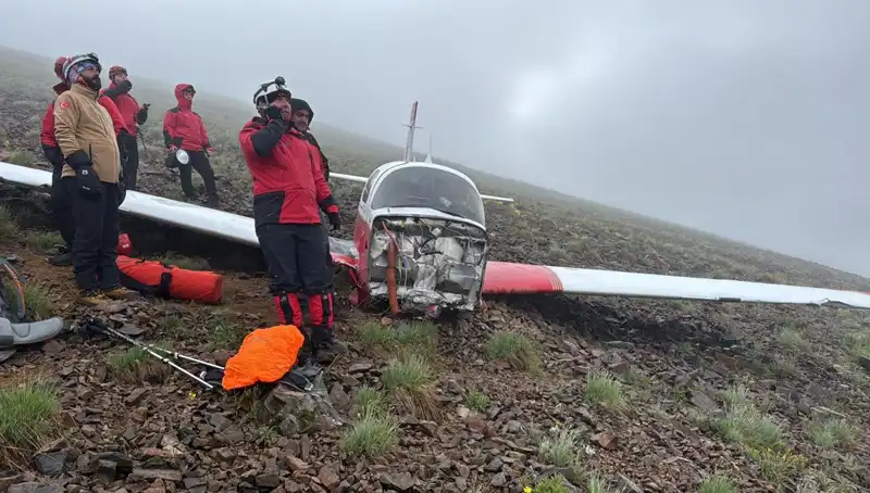 Türk Pilotun Kullandığı Uçak Düştü: Pilot Hayatını Kaybetti, Yolcu Kurtuldu