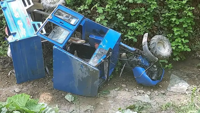 Pat Pat Kazası Dereye Devrildi: İki Kişi Yaralandı