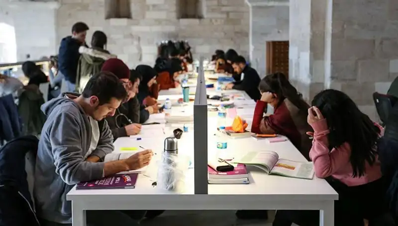 Üniversitelerin 2023-2024 Eğitim Dönemi Başlangıç Tarihleri Açıklandı