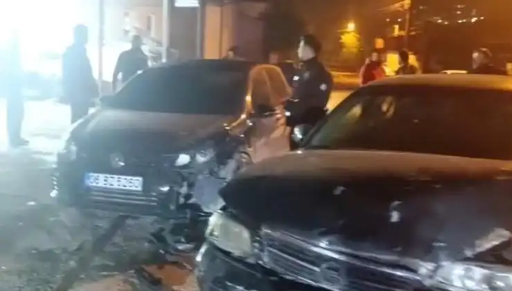 Çevirmeden Kaçmaya Çalışanlar Kaza Yaparak Yakalandı!