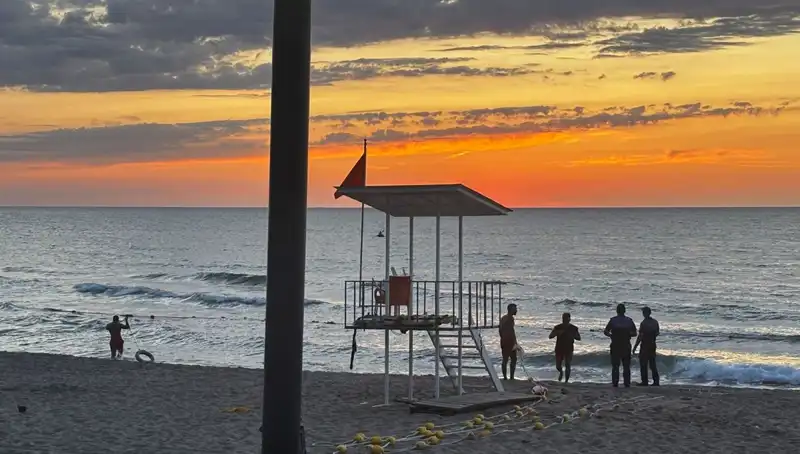 İnkumu'nda Deniz Akıntısı Paniği: Plajda Tedirginlik Yaratan Olay
