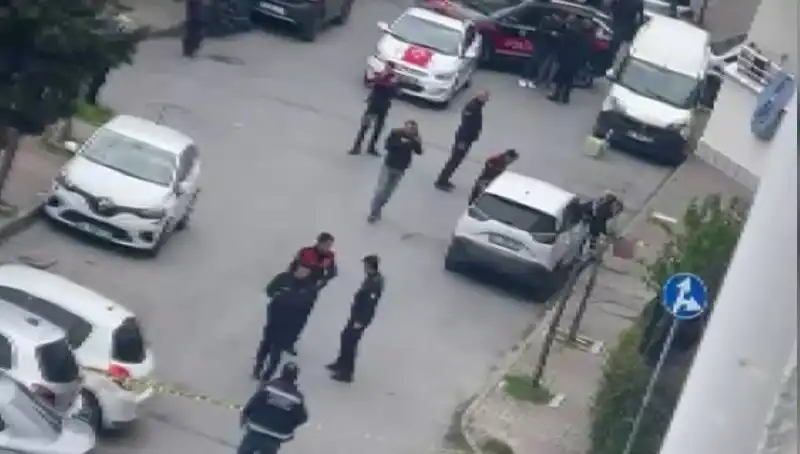 Yolda Yürüyen Adam Kurşun Yağmuruna Tutuldu: Detaylar Ortaya Çıktı!