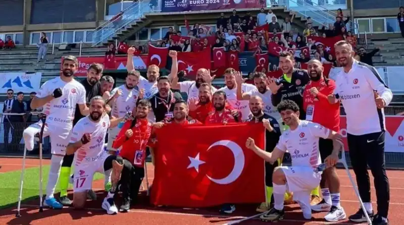 Ampute Futbol Takımı, Şampiyonluktan Şampiyonluğa Koşarak Engel Tanımıyor!