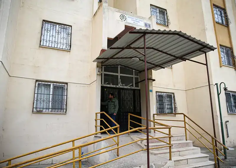 Asansörde Çığır Açan Olay: Çatı Güvencelerini Çaldılar!