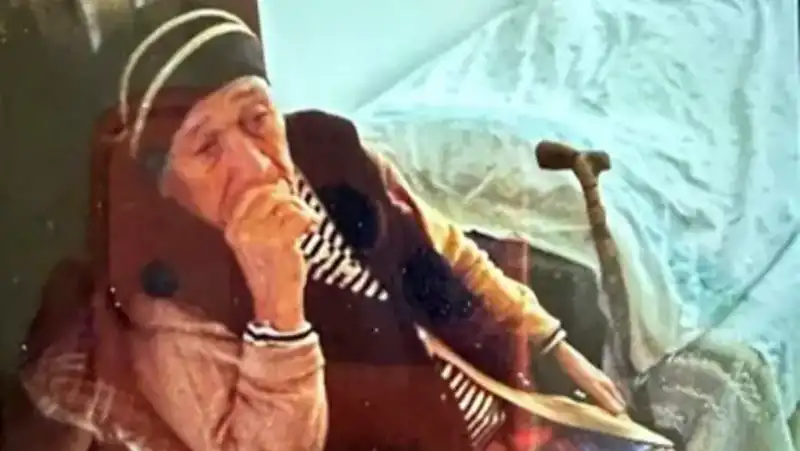 Genç Kızın Kan Donduran Cinayeti: Anneannesini Bastonla Öldürdü!