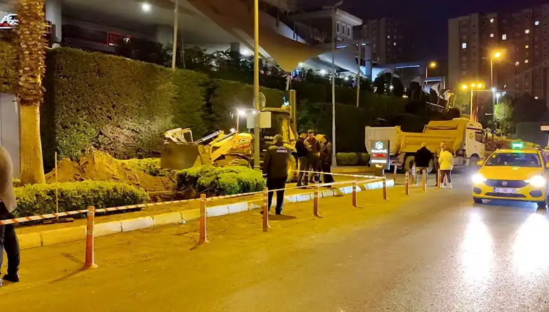 AVM Girişinde Doğalgaz Paniği: Acil Durum Tüm Alışverişi Durma Noktasına Getirdi