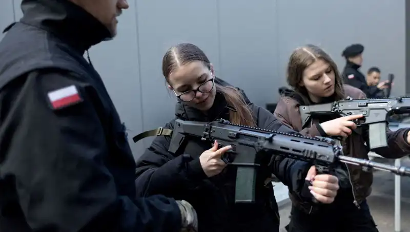 Polonya'da Savaş Hazırlıkları: Siviller Askeri Eğitime Katılıyor