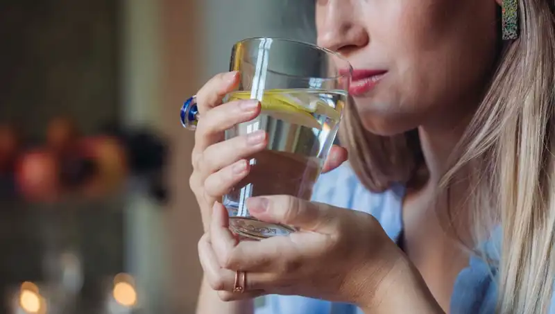 Aç Karnına 1 Litre Su İçmenin Bilimsel Faydaları ve Etkileri