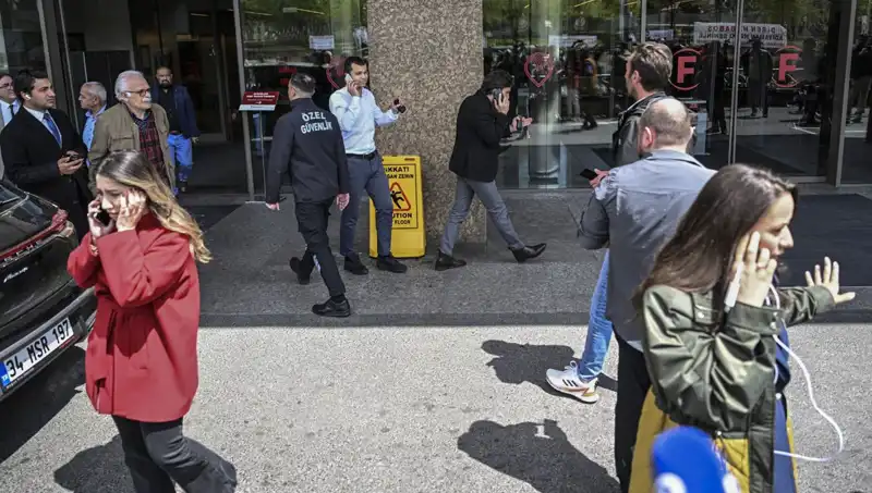Avcılar'da İhbar Üzerine Yıkılacağı Düşünülen Bina Sağlam Çıktı